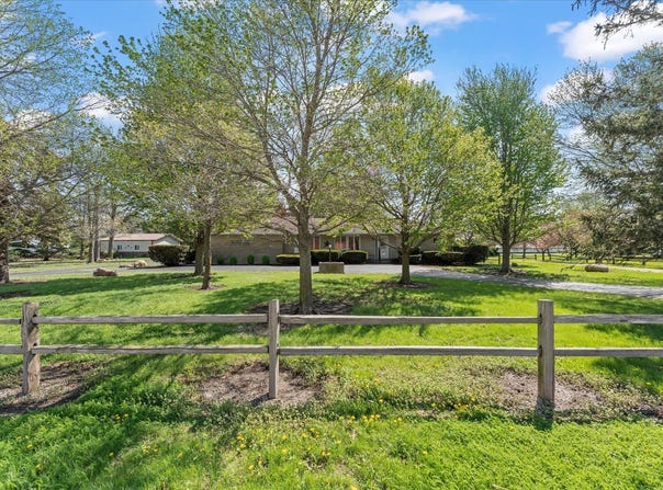 2501 N 4100 E Road, Bellflower, IL 62174