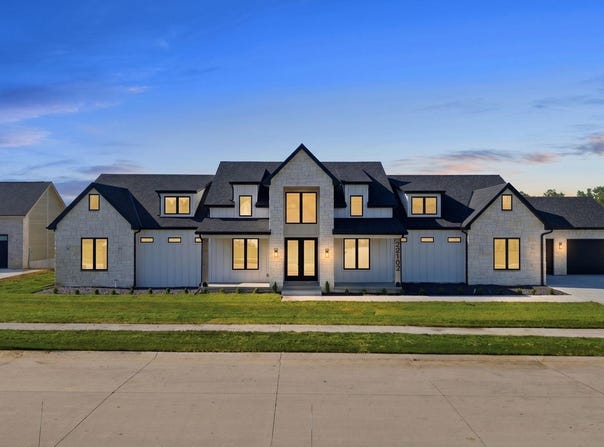 22102 Hackberry Circle, Gretna, NE 68028