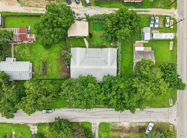 205 N Avenue E, Elgin, TX 78621