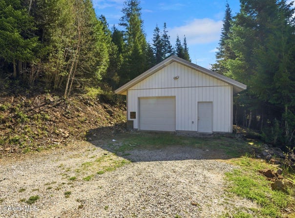 2895 Upper Pack River Rd, Sandpoint, ID 83864