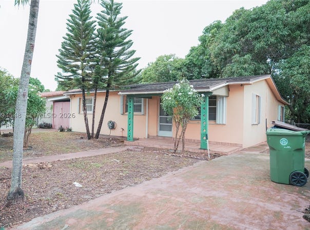 1230 W 35th St, Hialeah, FL 33012