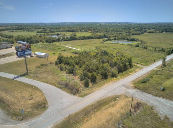 Bryant at Leonard, Henryetta, OK 74437