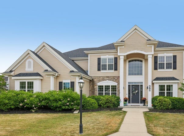 261 Ridgeway Path, Oconomowoc, WI 53066