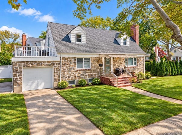 471 Beech Street, New Hyde Park, NY 11040