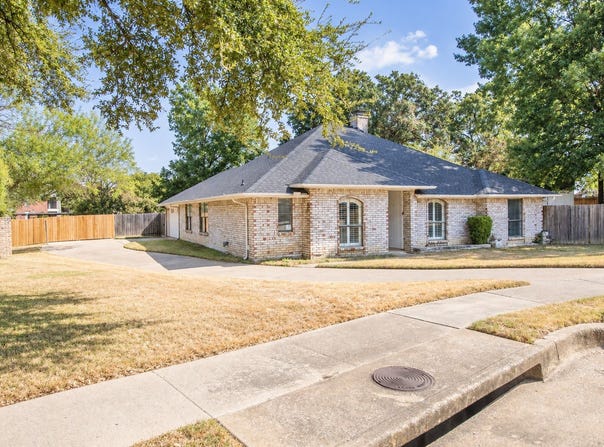 301 Morrison Court, Euless, TX 76039