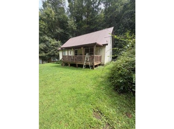 2930 Meathouse Fork Rd., Canada, KY 41519