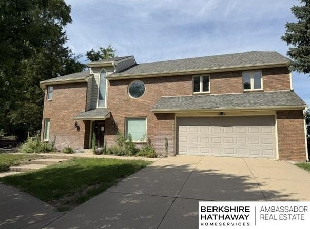 44 Ginger Woods Road, Valley, NE 68064