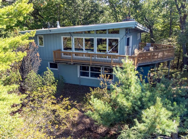 6087 N Ridge Road, Pentwater, MI 49449