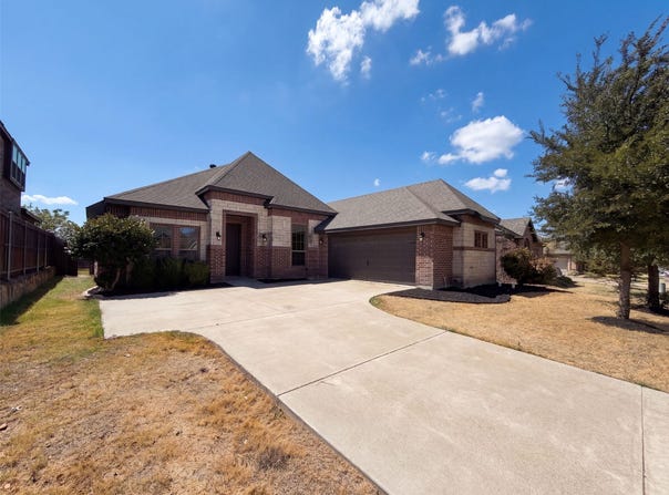 130 Red Pine Drive, Red Oak, TX 75154