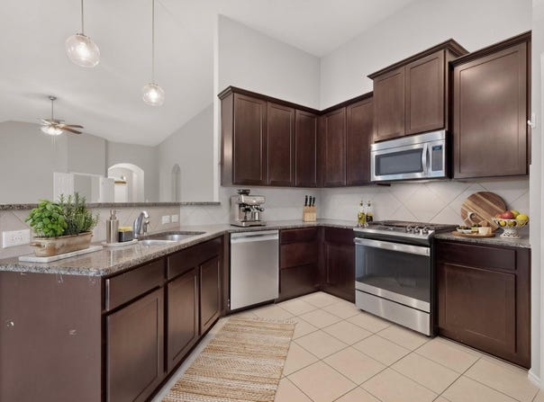 499 Eagle Brook Ln, Buda, TX 78610