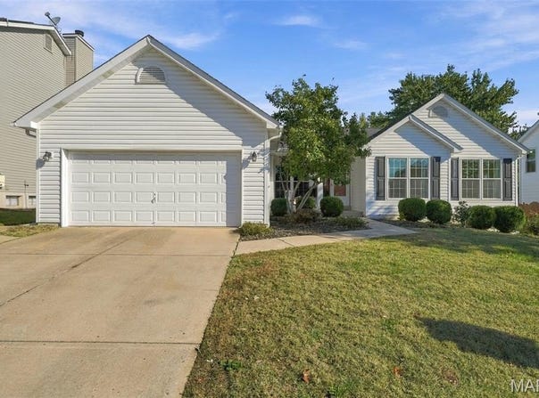 884 Chestnut Oak Drive, St Charles, MO 63303