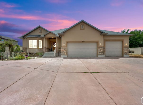 3233 W 1680 N, Clinton, UT 84015