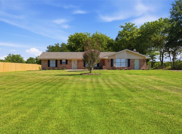 1329 County Road 3357, Saltillo, TX 75478