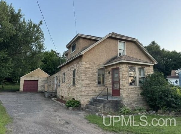 14 M35 Highway, Negaunee, MI 49866