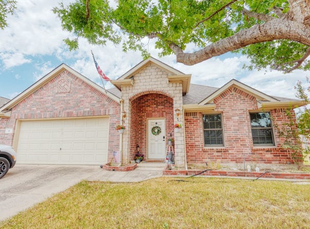 18 Pleasant Valley, Sanger, TX 76266