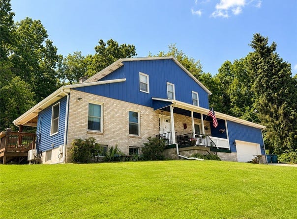 1109 S Grandview St, Youngwood, PA 15697