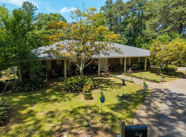 2086 Briarwood Dr., LAUREL, MS 39440