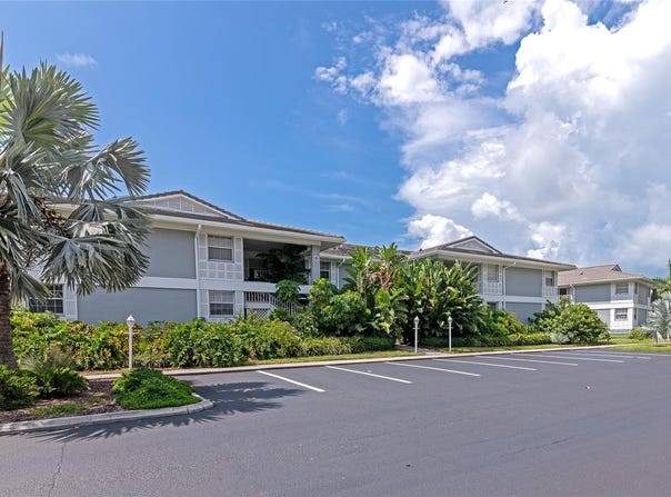 1249 EDGEWATER Circle, BRADENTON, FL 34209