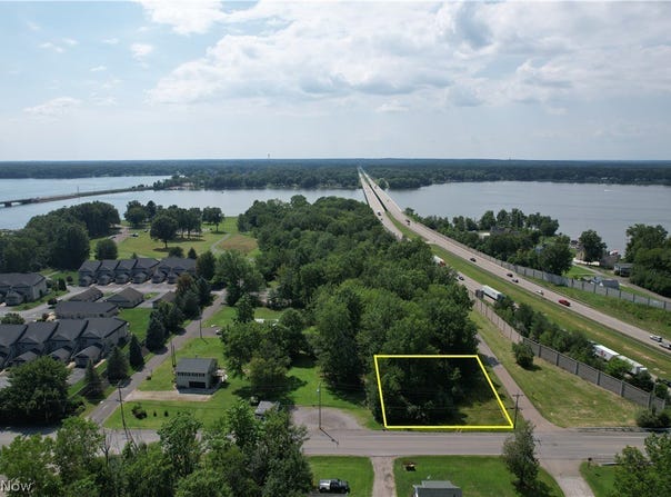 N East River Road, Lake Milton, OH 44429