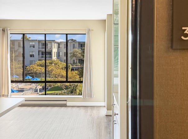 6 Commodore Drive, Emeryville, CA 94608