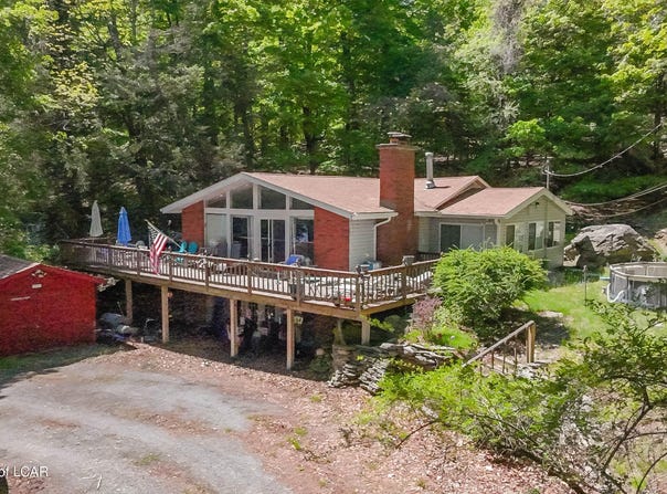 240 W Shore Drive, Hawley, PA 18428