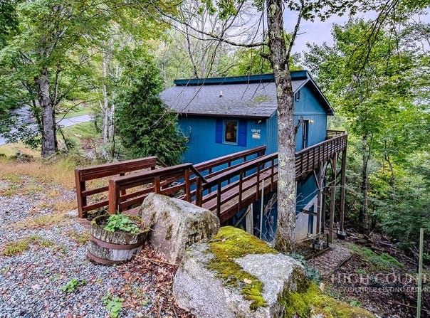 106 Grassy Gap Loop Road, Beech Mountain, NC 28604