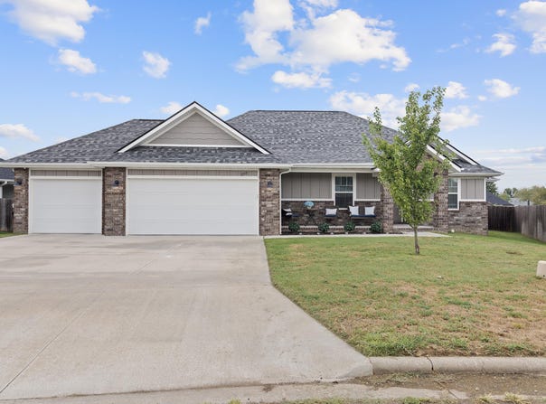393 E Lombardy Drive, Republic, MO 65738