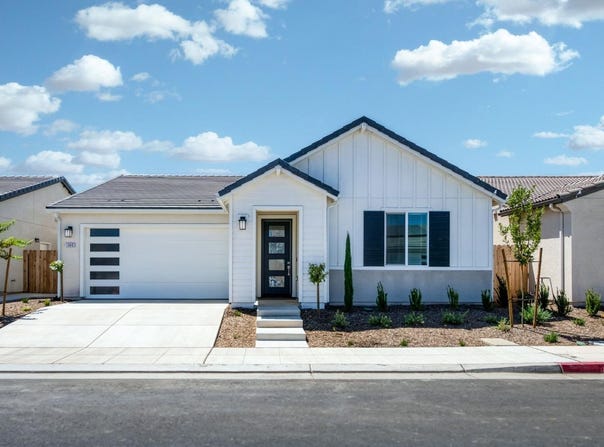 1640 Bloom Avenue, Clovis, CA 93619