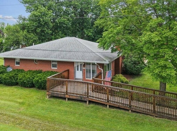 305 N John St, Moravia, IA 52571