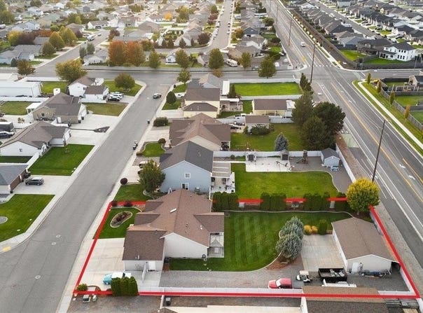 8211 Snoqualmie Dr, Pasco, WA 99301