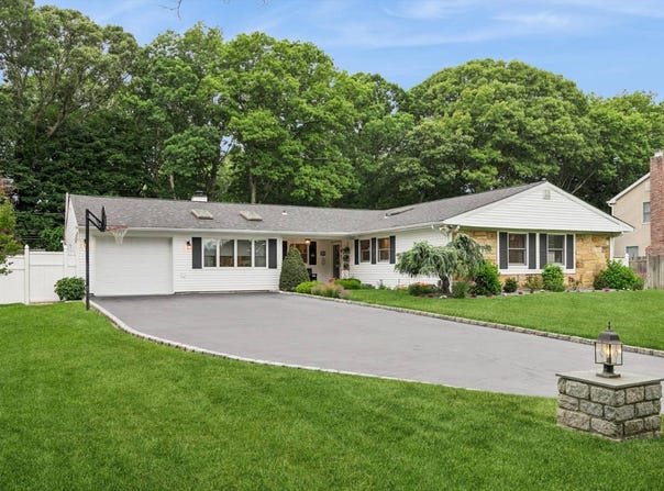 16 Parson Drive, Stony Brook, NY 11790