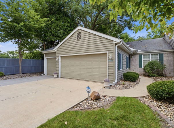 4025 36th Ave CT, Moline, IL 61265