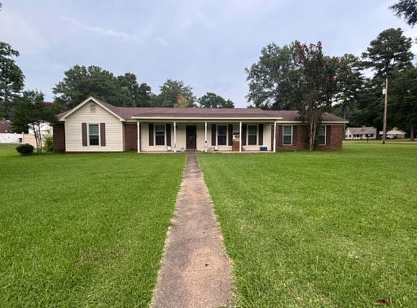303 Bellview Dr, Aberdeen, MS 39730