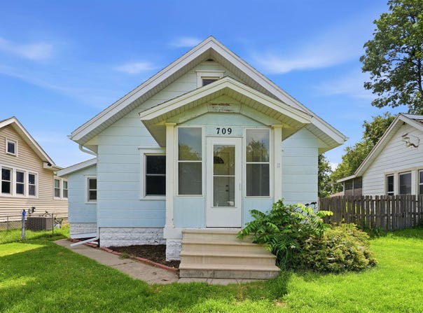 709 Magnolia Parkway, Waterloo, IA 50701