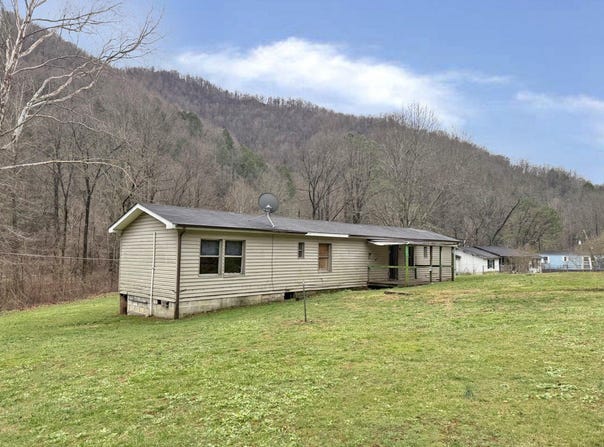 15872 KY-38, Evarts, KY 40828