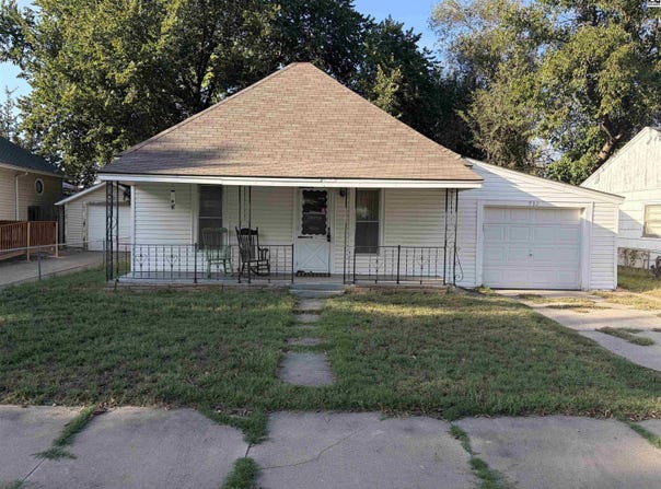 932 E 9th Ave, Hutchinson, KS 67501