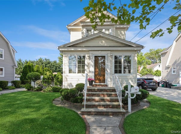 16 Devon Street, Lynbrook, NY 11563