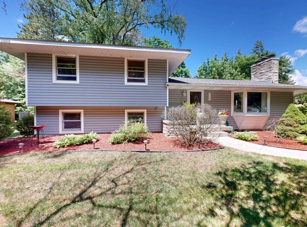 614 W Meadowbrook, Midland, MI 48640