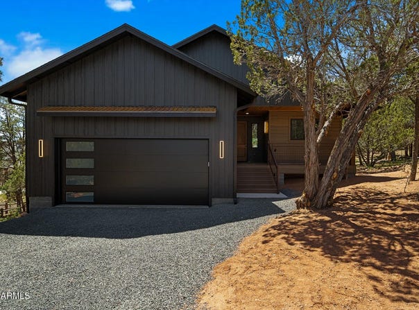 2235 PAR Place, Overgaard, AZ 85933