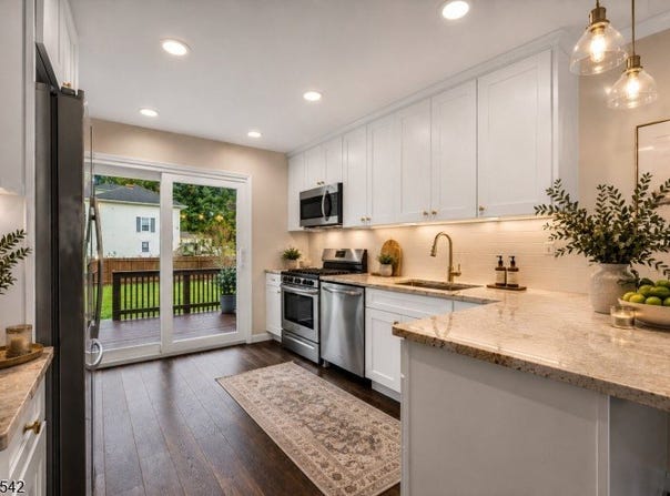 34 Nestor St, Franklin Boro, NJ 07416-1522