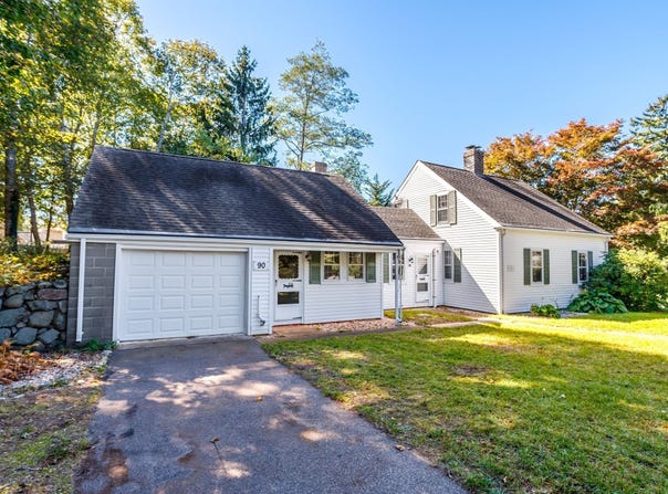90 Hilltop Dr, Barnstable, MA 02648