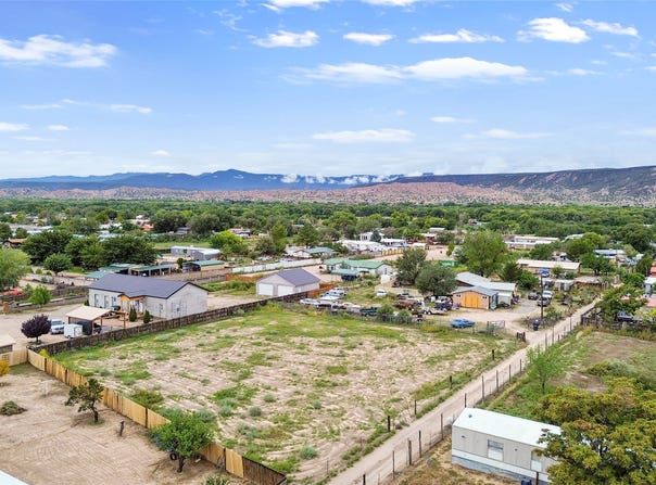 27 Private Drive, Alcalde, NM 87511