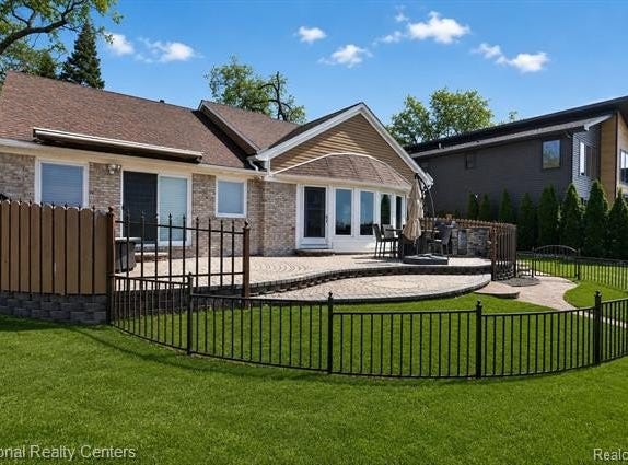 560 Black Oaks Trail, Howell, MI 48843