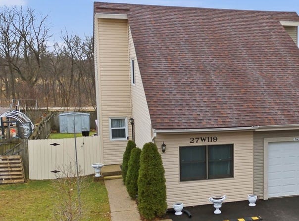 27W119 Cooley Avenue, Winfield, IL 60190