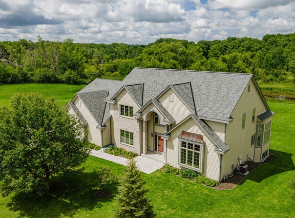 3976 Woodridge Ct, Richfield, WI 53017