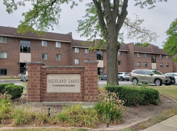 211 E JANATA Avenue, Lombard, IL 60148