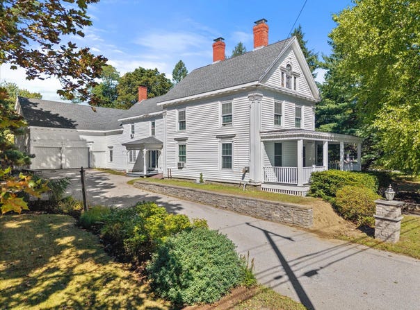 132 Main Road S, Hampden, ME 04444