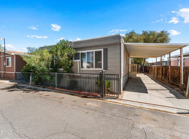 3300 15th Street, Rosamond, CA 93560