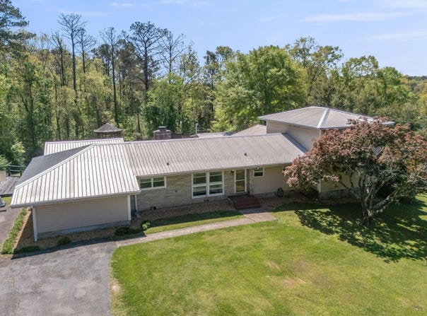 207 CRESCENT Cir, Jasper, AL 35503