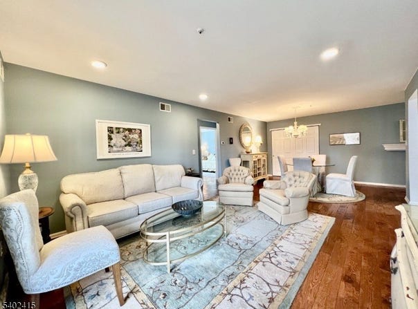 61 Brookside Ln, Mount Arlington Boro, NJ 07856-1348